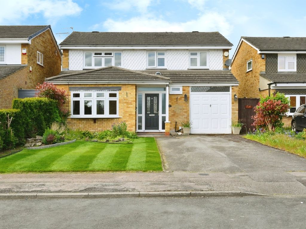 4 bed detached house for sale in Warners Avenue, Hoddesdon EN11, £800,000 Zoopla