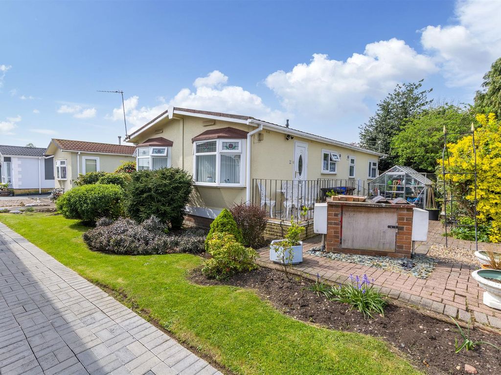 3 bed mobile/park home for sale in Mayfield Park Homes, Draycott Road