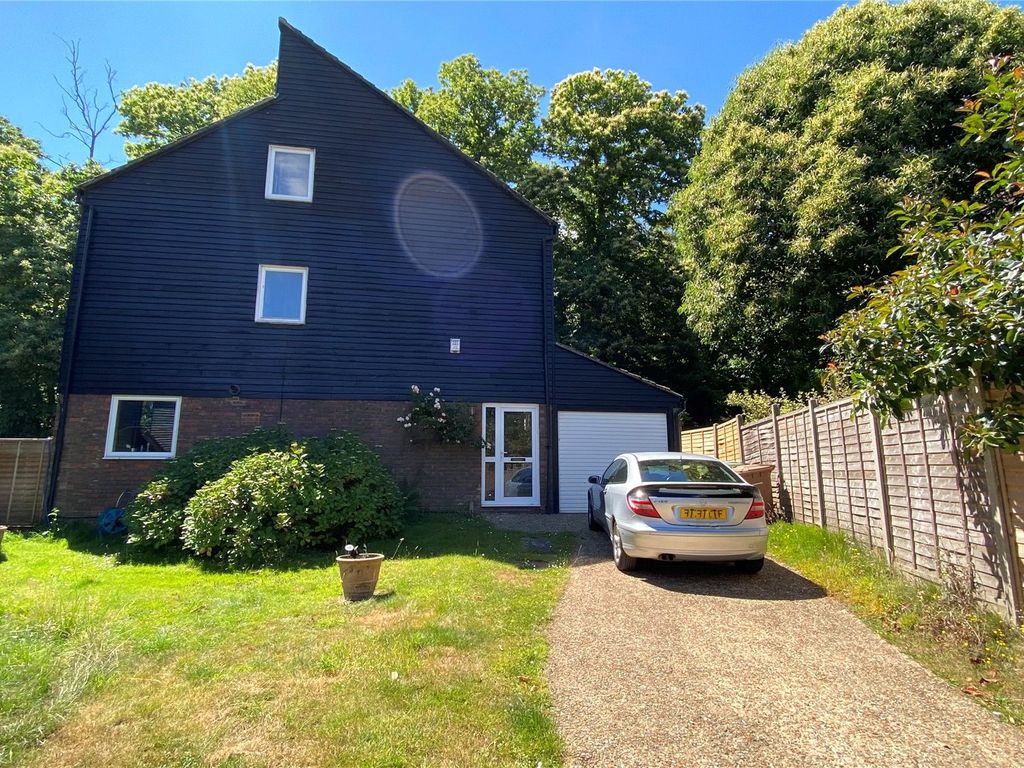 5 bed detached house for sale in Northcott, Bracknell, Berkshire RG12