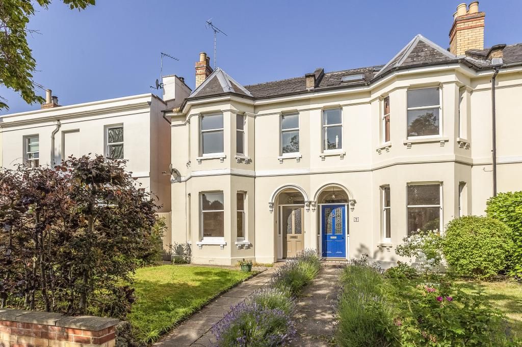 4 bed end terrace house for sale in Leckhampton Road, Leckhampton