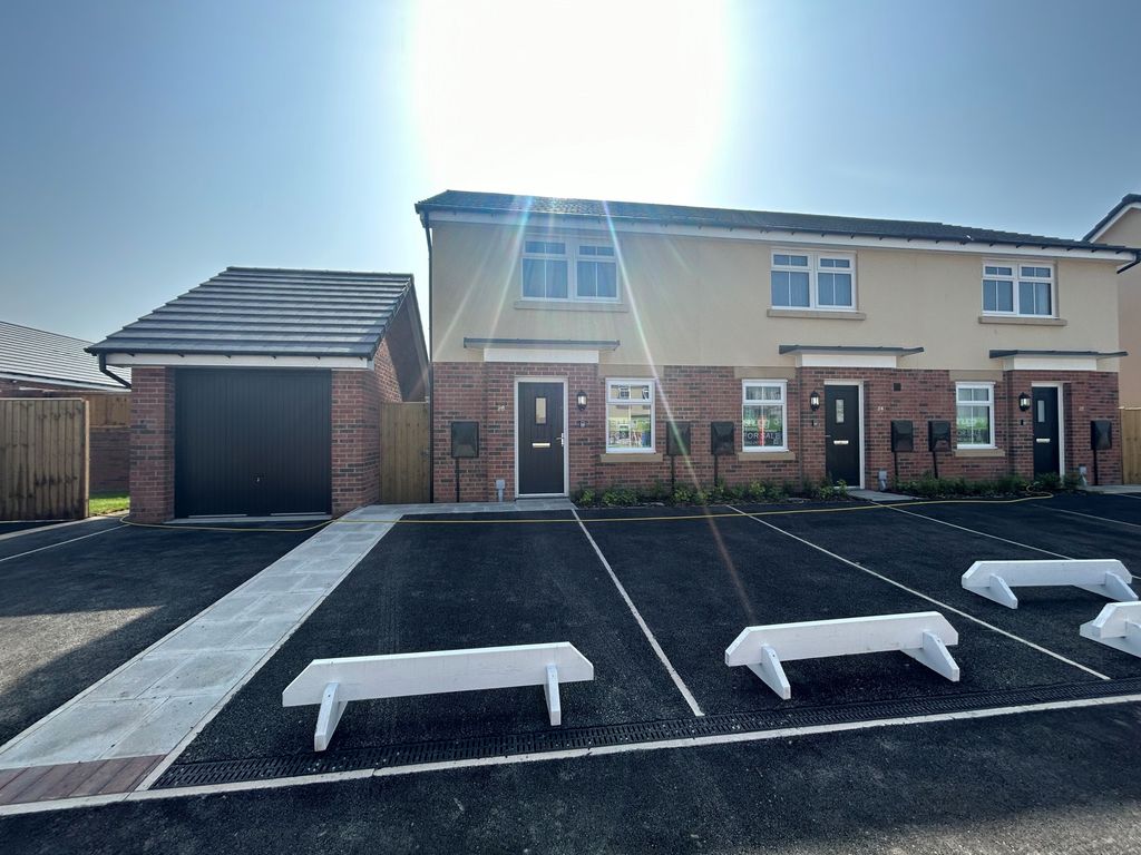 3 bed end terrace house for sale in Primrose Road, Longridge PR3, £