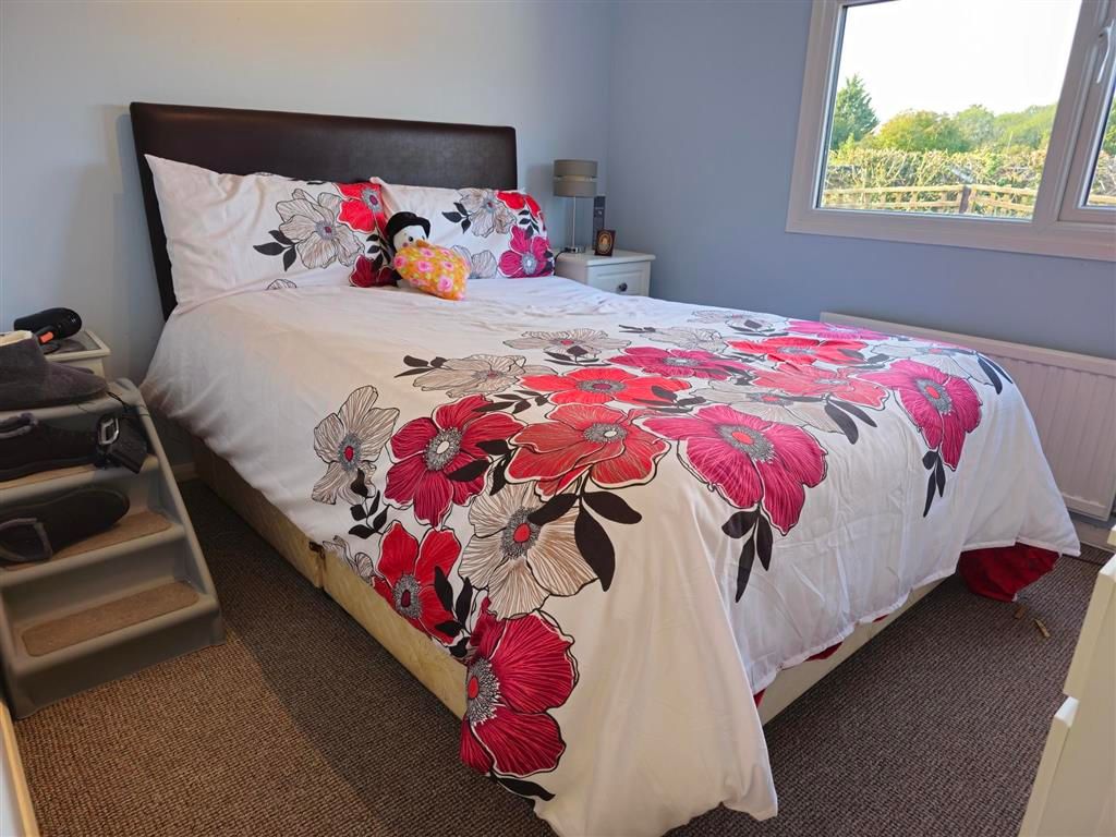 2 bed mobile/park home for sale in East Hill Road, Knatts Valley