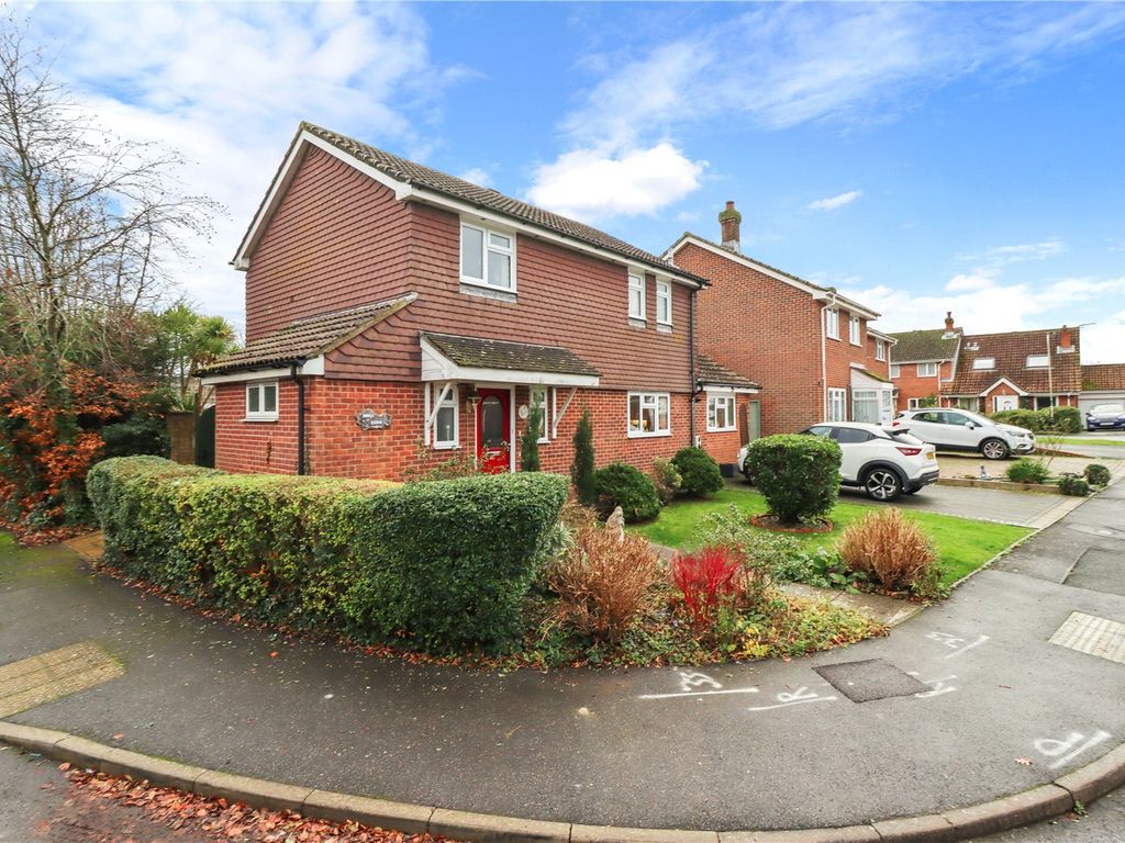 3 bed detached house for sale in Oaklands Way, Hailsham, East Sussex