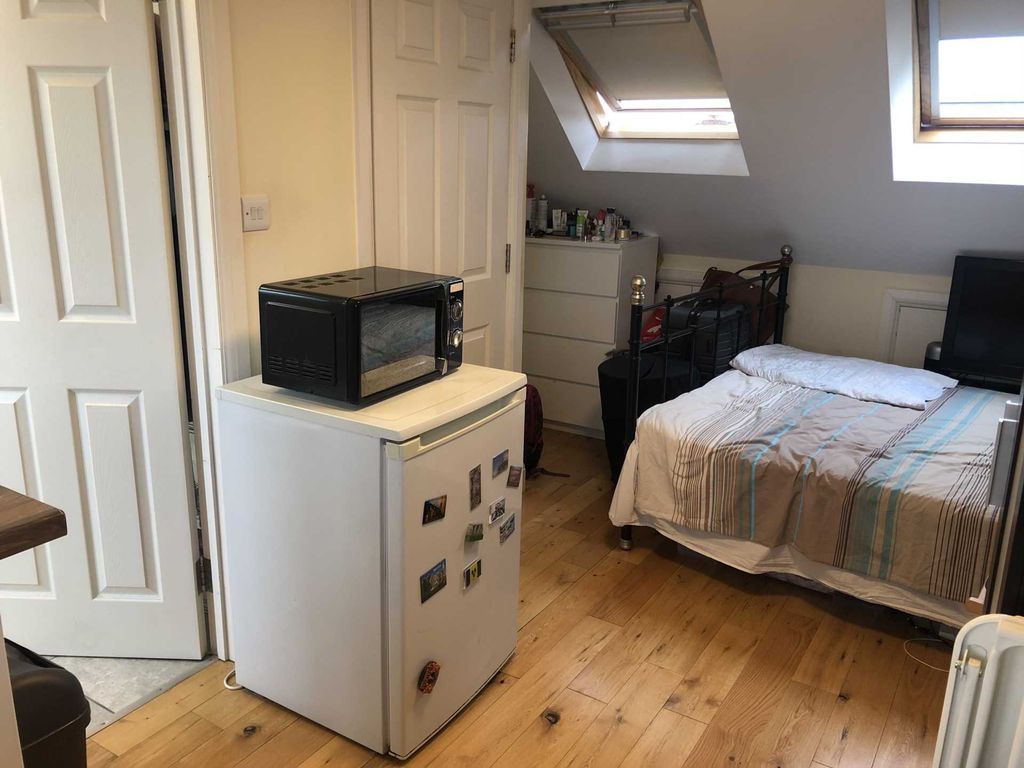 Studio to rent in Meadway Drive, Perivale UB6 Zoopla