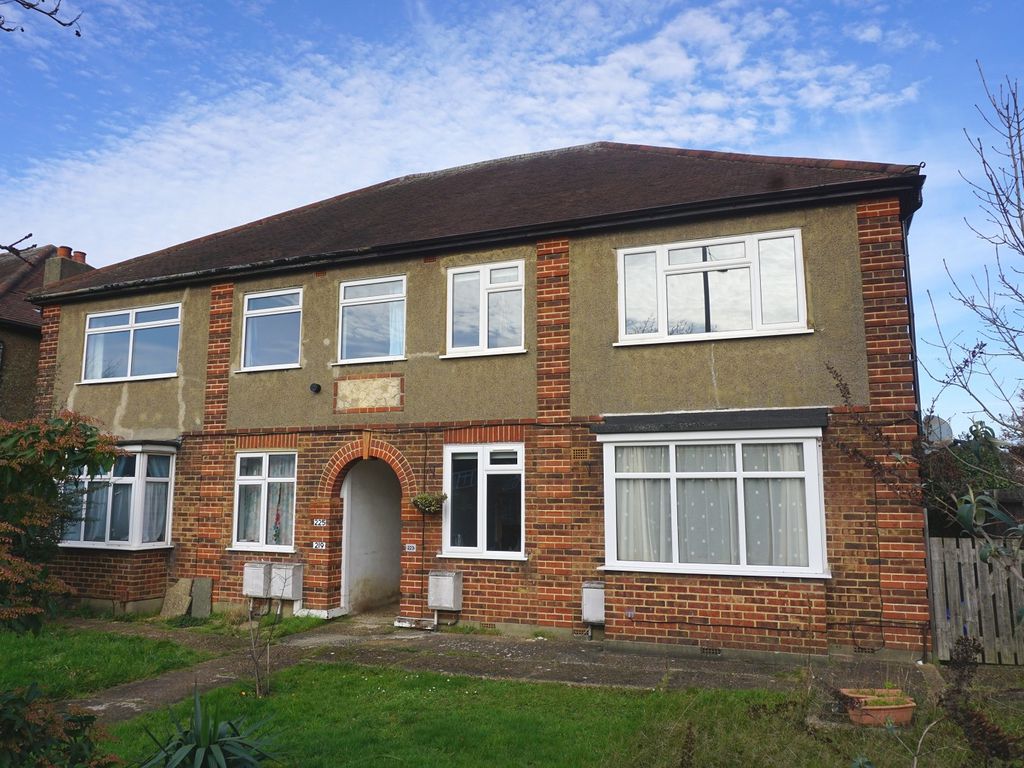 2 bed for sale in Moor Lane, Chessington, Surrey. KT9 Zoopla
