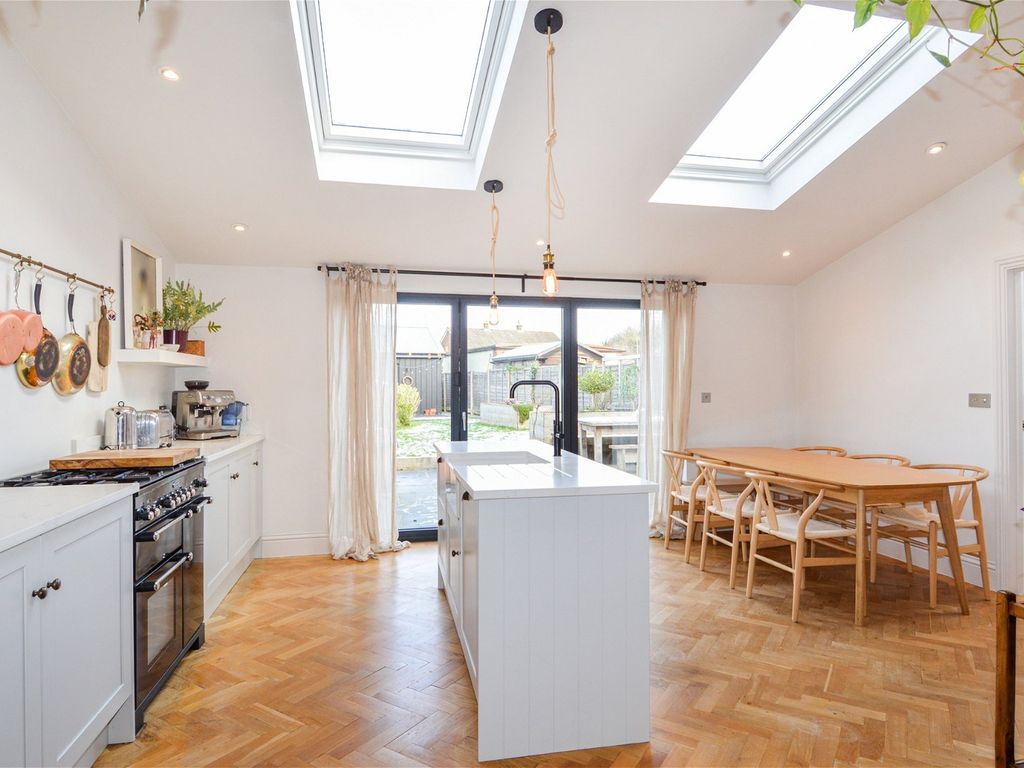 3 bed semidetached house for sale in Meadow Crescent, Upper Halling