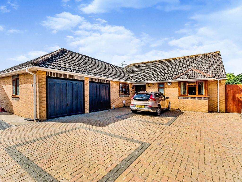 3 bed detached bungalow for sale in Anvil Close, Gedney Dyke, Spalding