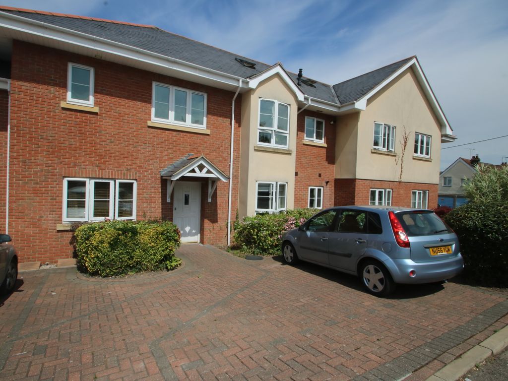 2 bed flat to rent in The Approach, Rayleigh SS6 Zoopla