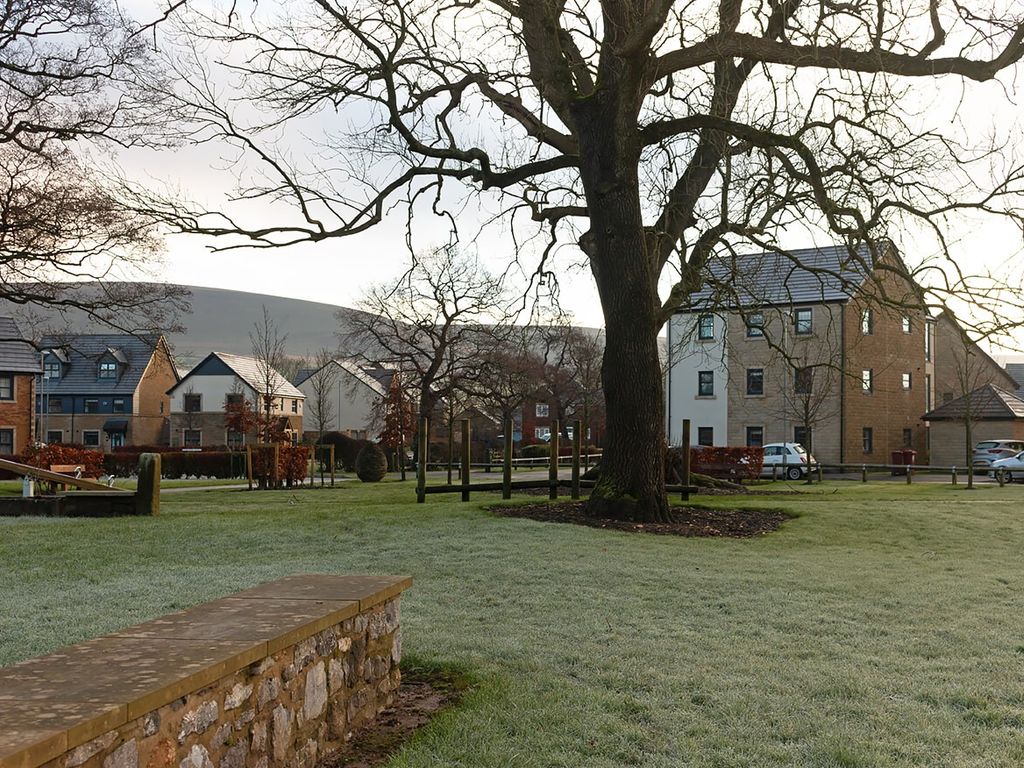 2 bed flat for sale in Edward Drive, Clitheroe BB7, £45,000 Zoopla