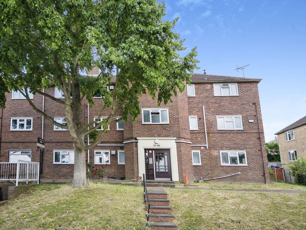 2 bed flat for sale in Cordelia Crescent, Rochester, Kent ME1, £170,000