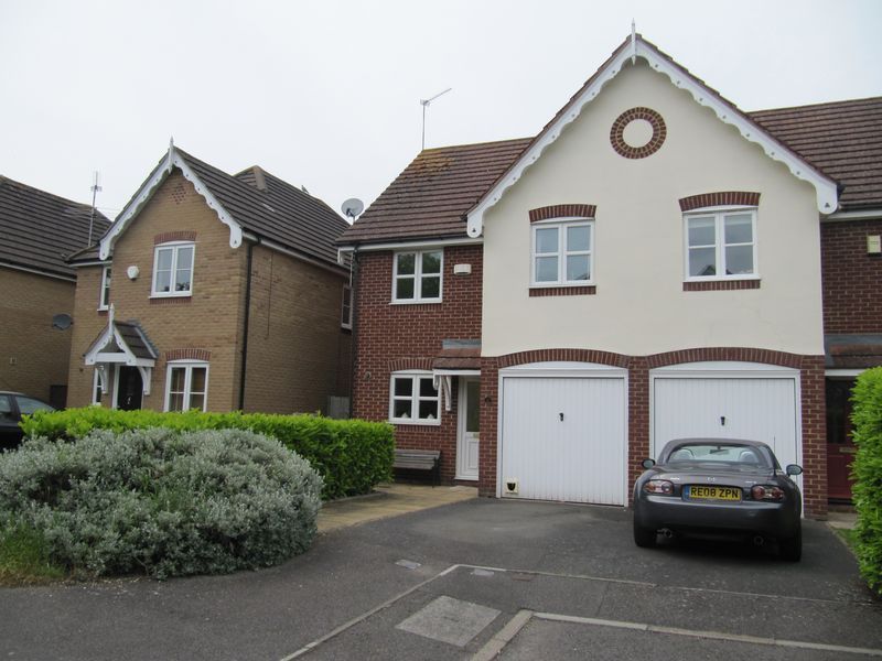 3 bed semidetached house to rent in Redgrave Place, Marlow SL7, £2,000