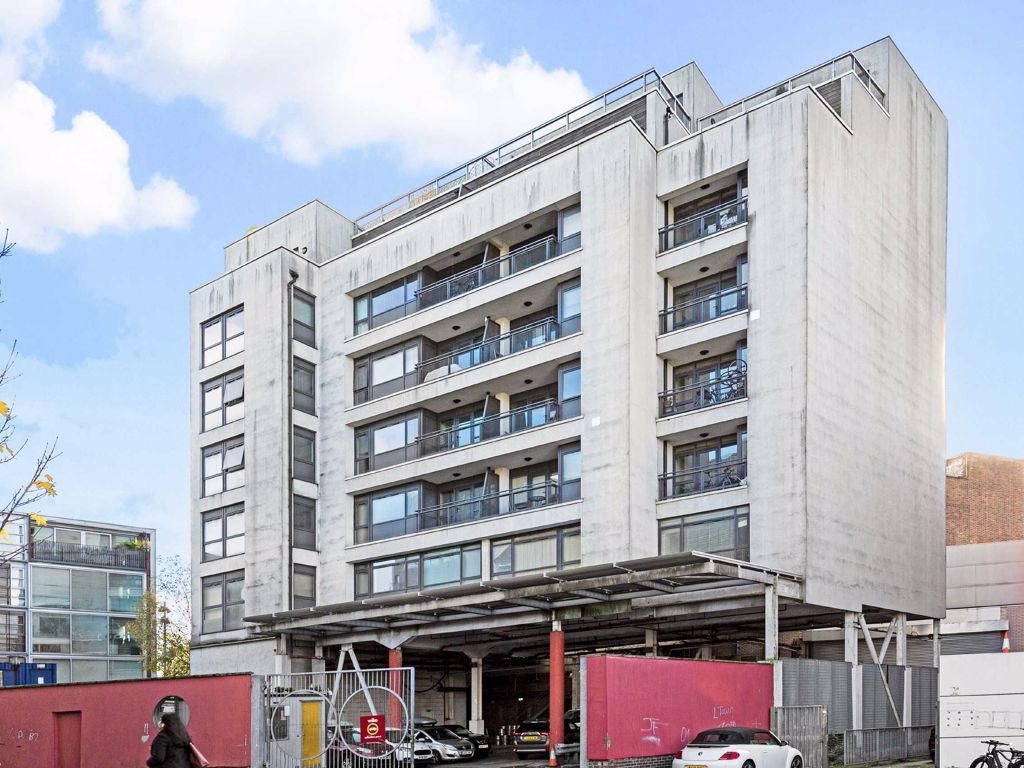 2 bed flat to rent in Salway Place, London E15 Zoopla