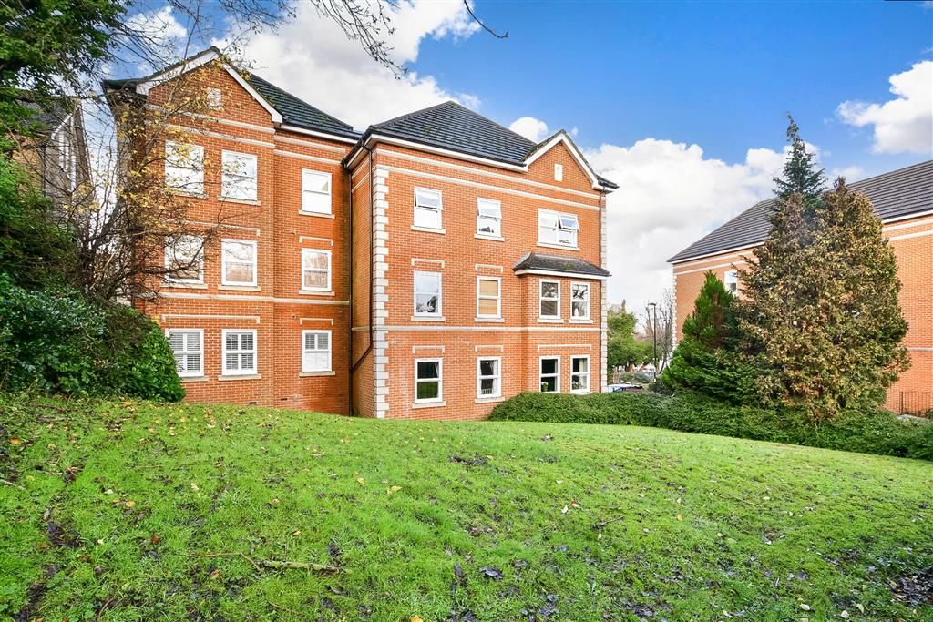 2 bed flat for sale in Ward Close, South Croydon, Surrey CR2, £290,000