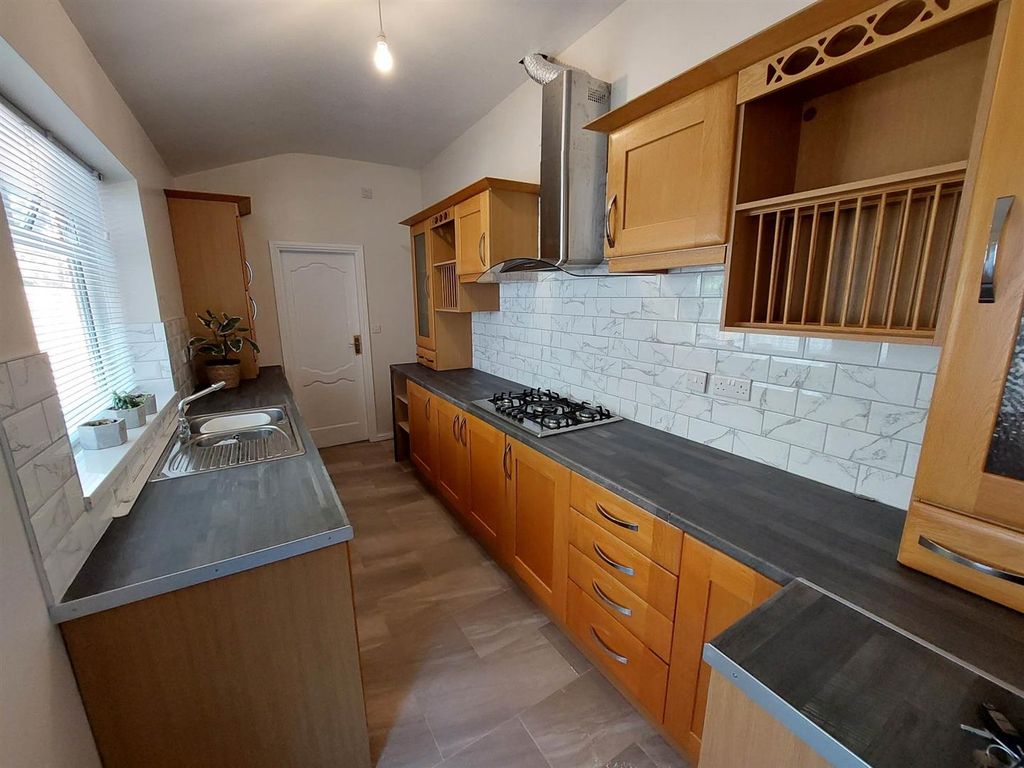 4 bed terraced house to rent in Mansel Road, Bordesley Green