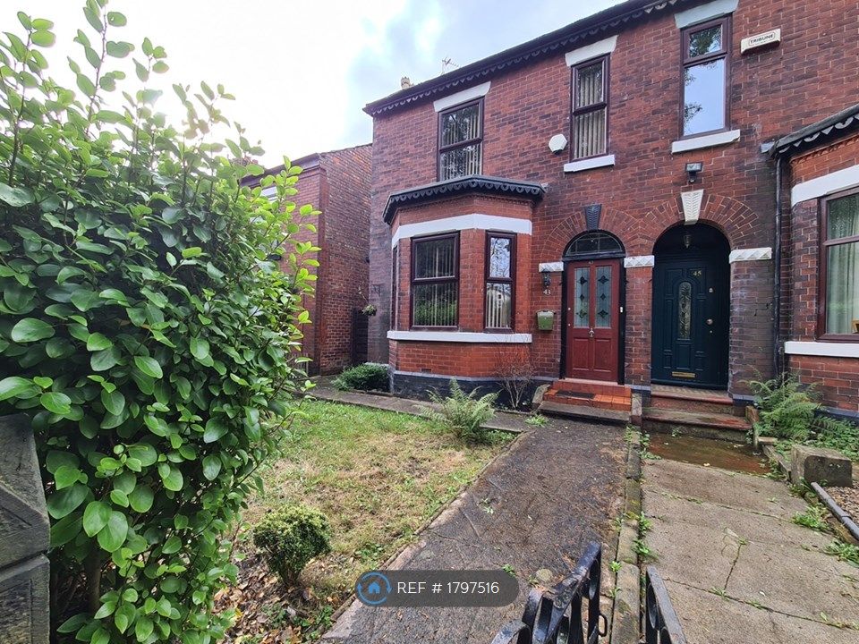 3 bed semidetached house to rent in Park Avenue, Swinton, Manchester