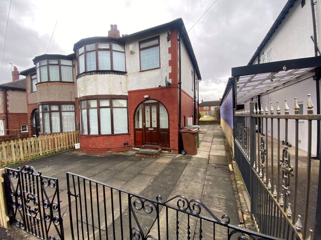 3 bed property to rent in St. Martins Gardens, Leeds LS7, £1,150 pcm