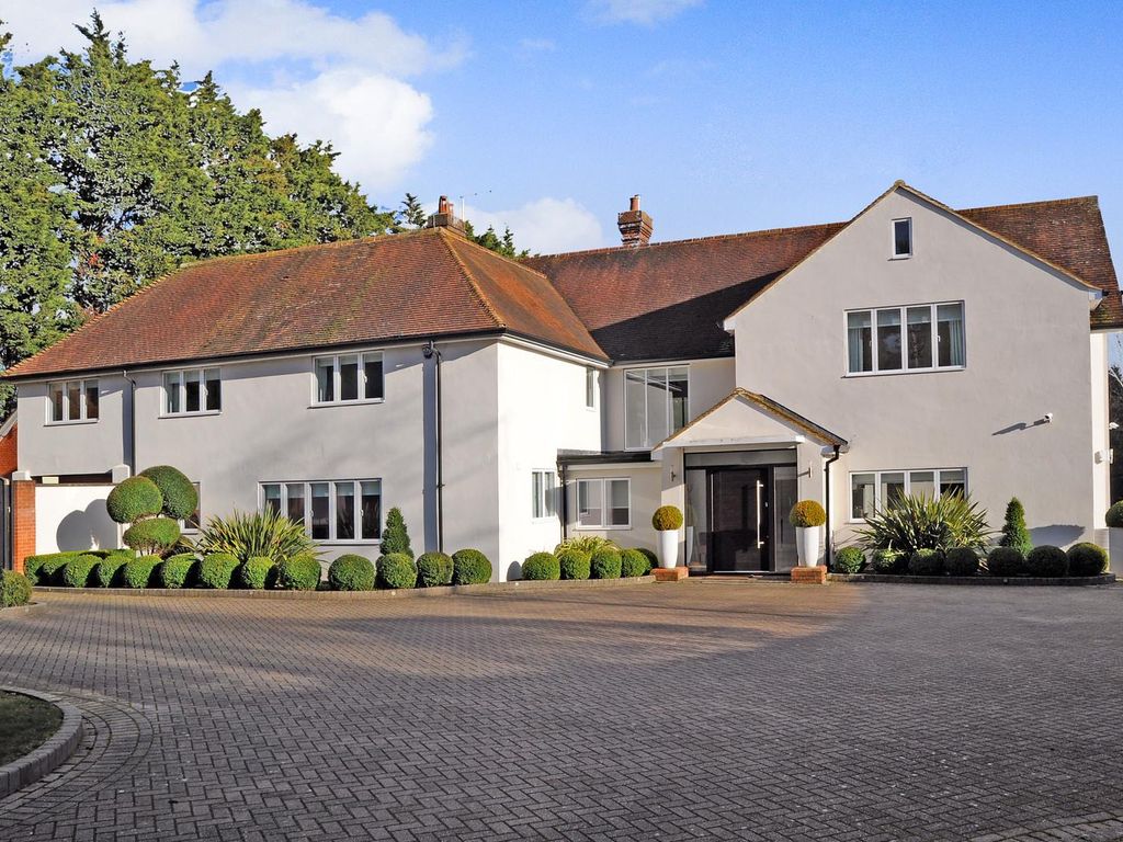 Theydon Road, Epping, Essex CM16  