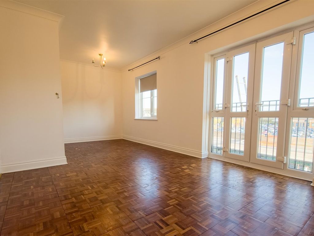 2 bed flat to rent in Astrid House, Browells Lane, Feltham TW13, £1,600