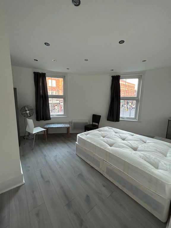 4 bed maisonette to rent in Hackney Road, London E2, £2,850 pcm - Zoopla