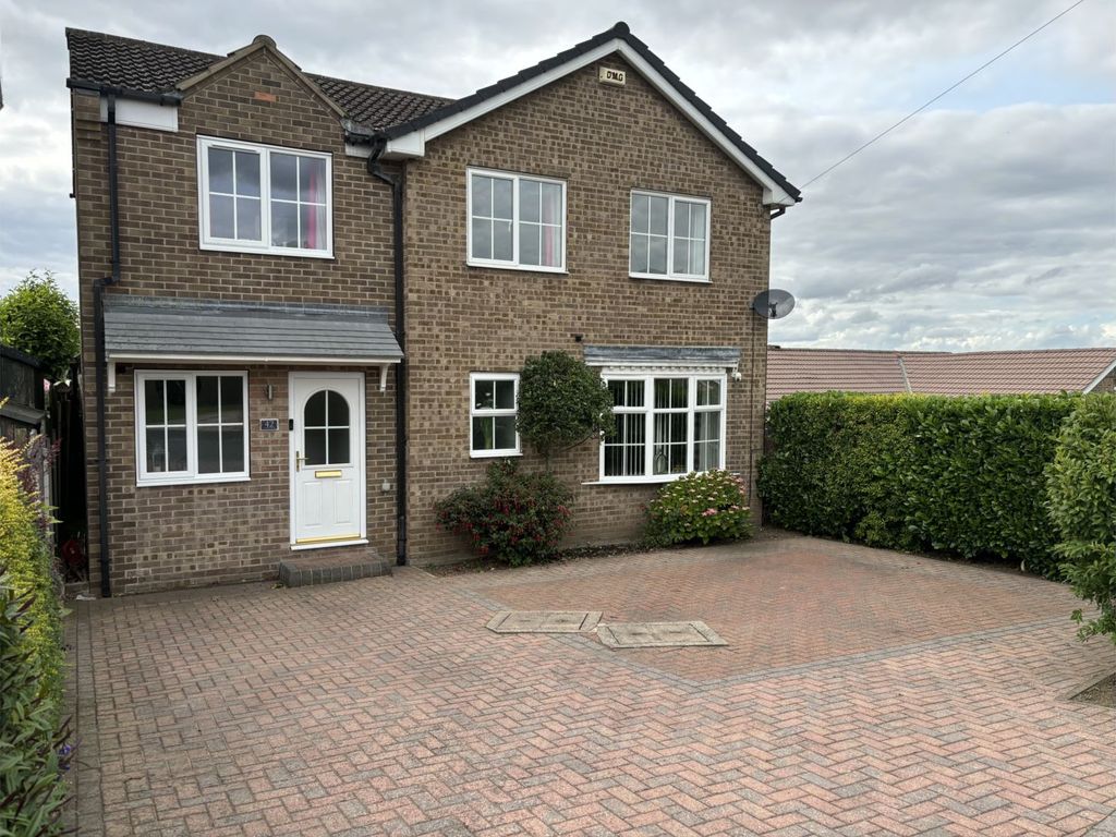 4 bed detached house for sale in Heron Drive, Wakefield WF2, £525,000
