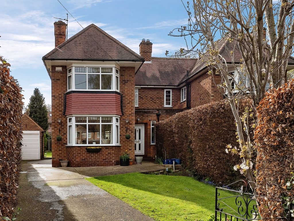 3 bed semidetached house for sale in Davis's Close, Kirk Ella, Hull