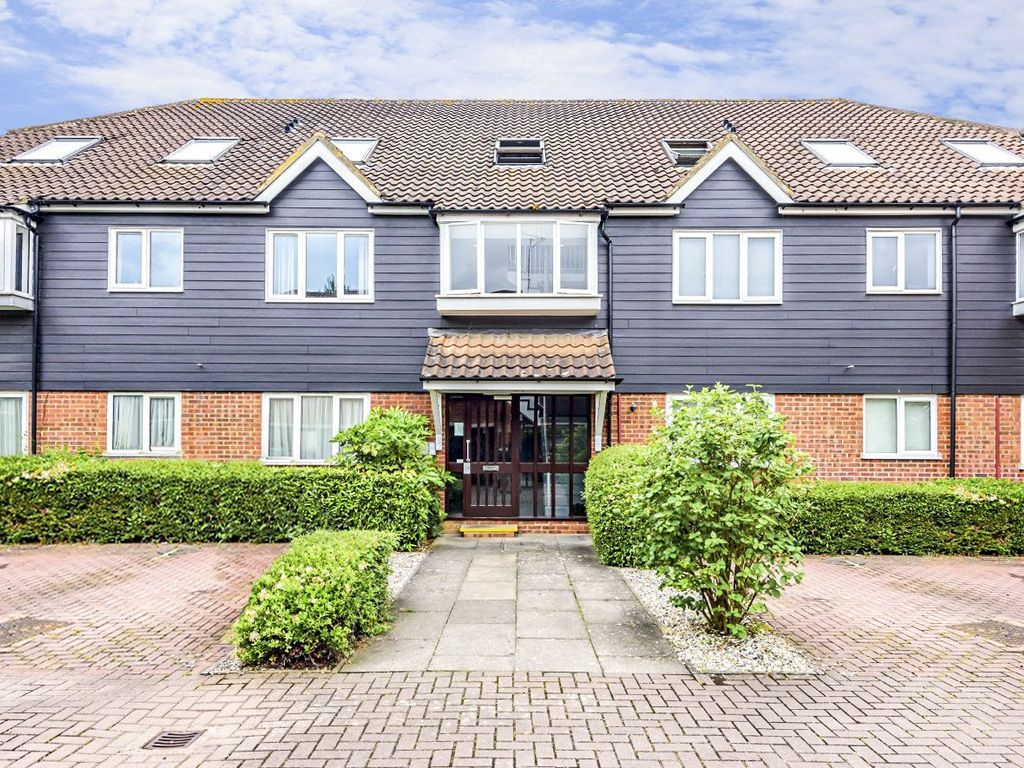 2 bed flat for sale in The Meadows, Sawbridgeworth, Hertfordshire CM21 Zoopla