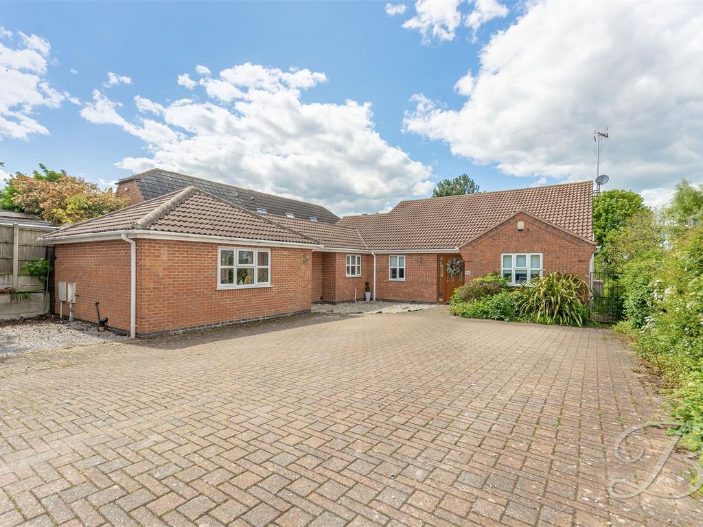 5 bed detached bungalow for sale in Little Barn Lane, Mansfield NG18