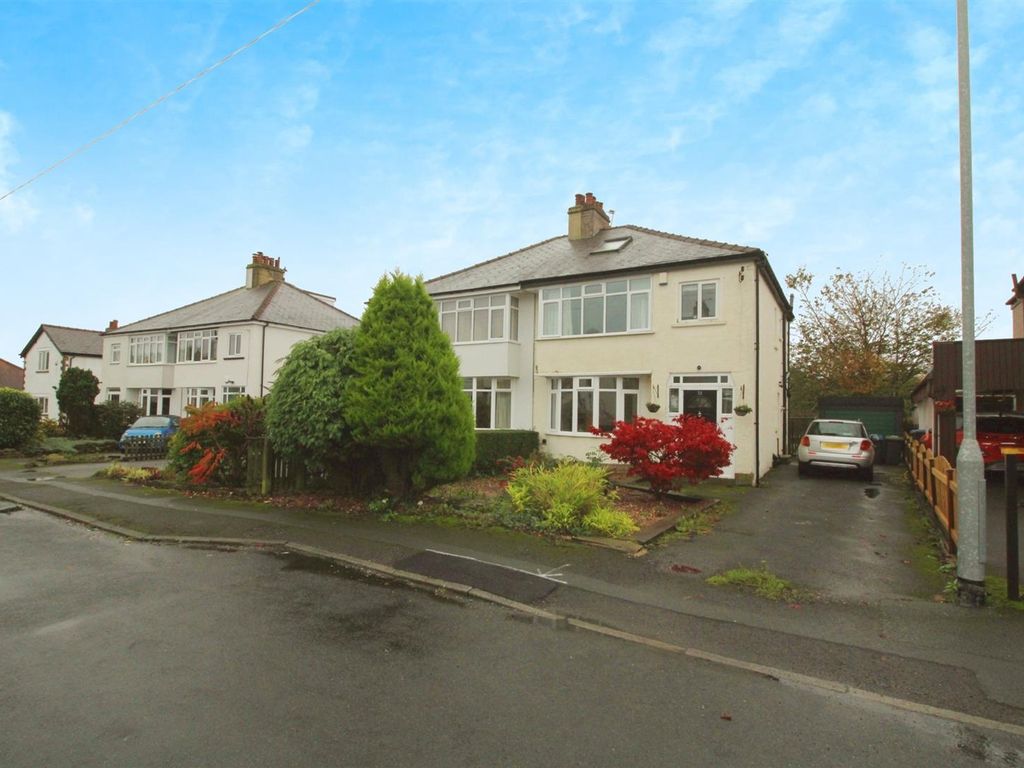 4 bed semidetached house for sale in Ferncliffe Drive, Baildon