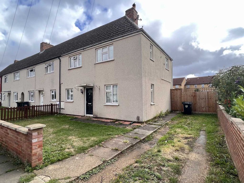 3 bed end terrace house for sale in Newton Road, Bedford MK42 Zoopla