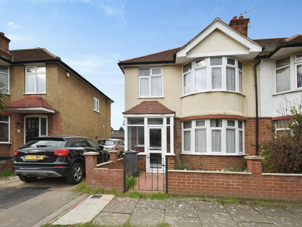 3 bed end terrace house for sale in Springvale Avenue, Brentford TW8