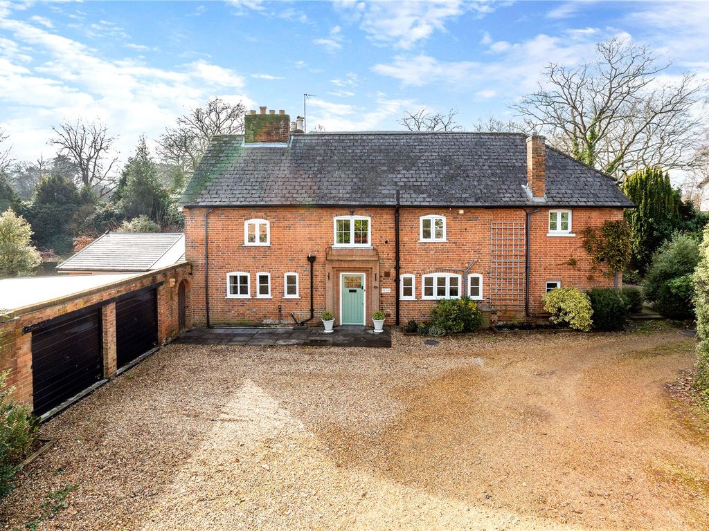 4 bed detached house for sale in Crookham Road, Fleet, Hampshire GU51