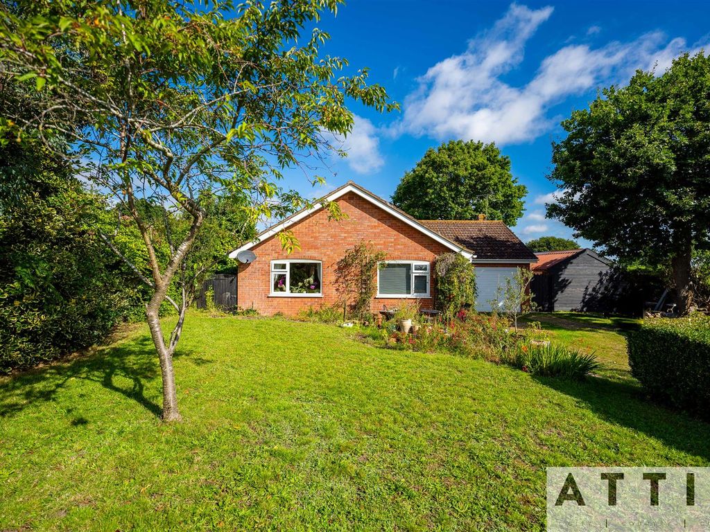 3 bed detached bungalow for sale in Narrow Way, Wenhaston, Halesworth
