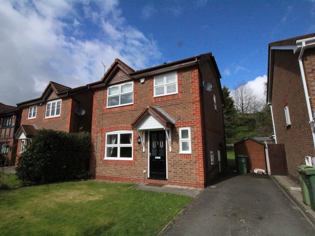 3 bed detached house to rent in Thornleigh Drive, Liversedge WF15, £