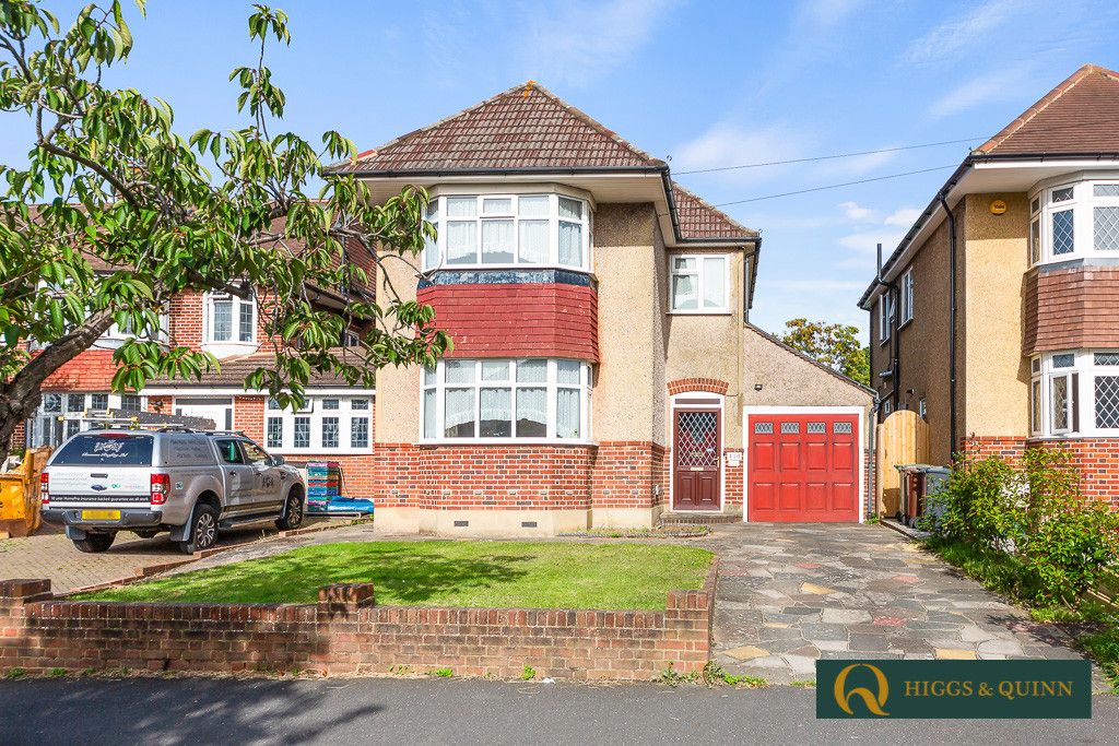 3 bed detached house for sale in Seaforth Gardens, Stoneleigh, Epsom