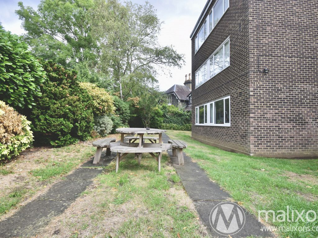 Woodfield Grove, London SW16