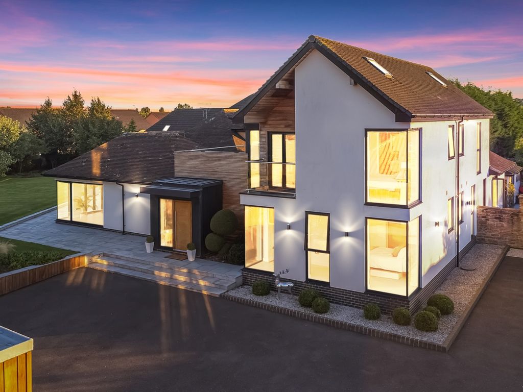 4 bed detached house for sale in Shearing Hill, Gedling, Nottingham