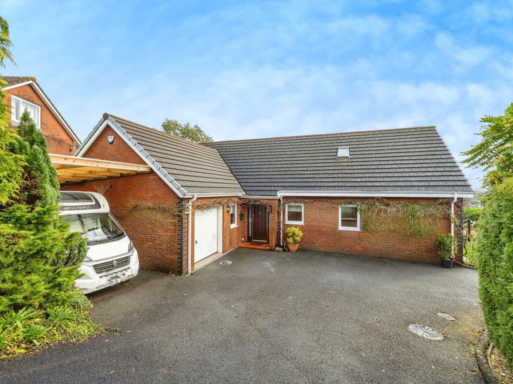 4 bed detached house for sale in Golwg Yr Afon, Fforest, Pontarddulais