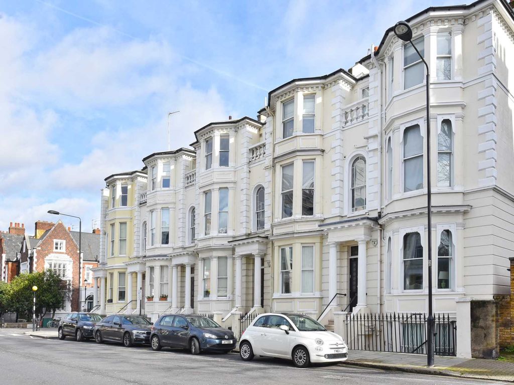 2 bed flat to rent in St Anns Villas, London W11, £3,200 pcm Zoopla