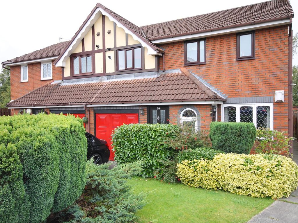 2 bed flat to rent in Waterslea, Eccles, Manchester M30, £900 pcm Zoopla