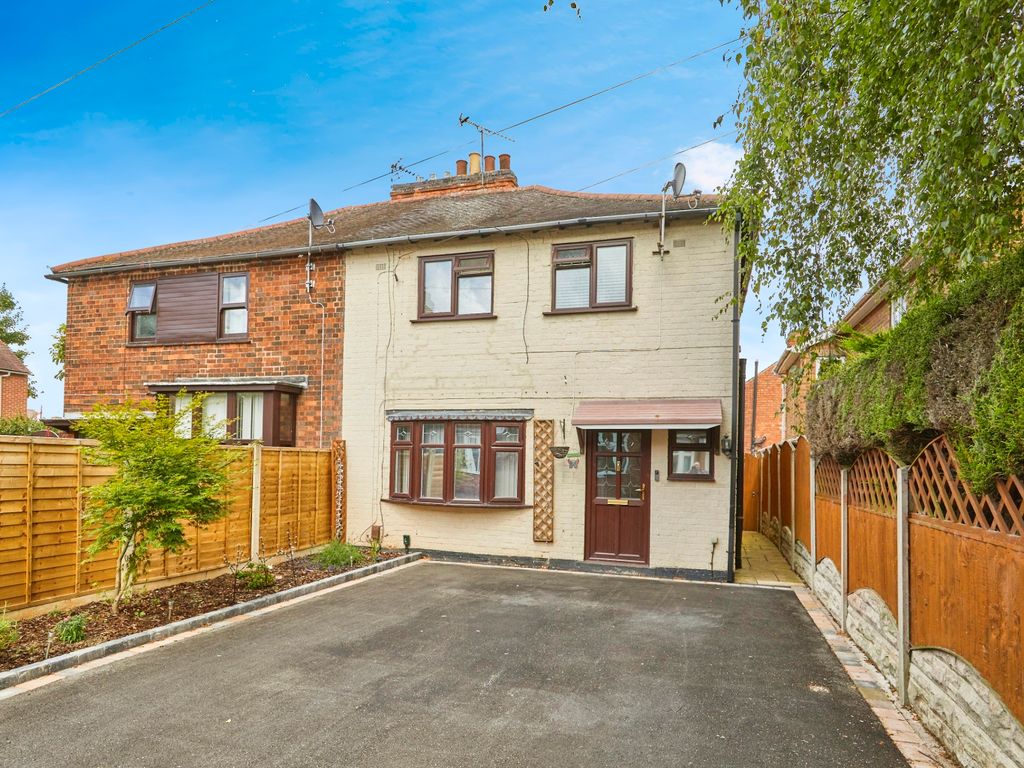 3 bed semidetached house for sale in Spinney Drive, Nottingham