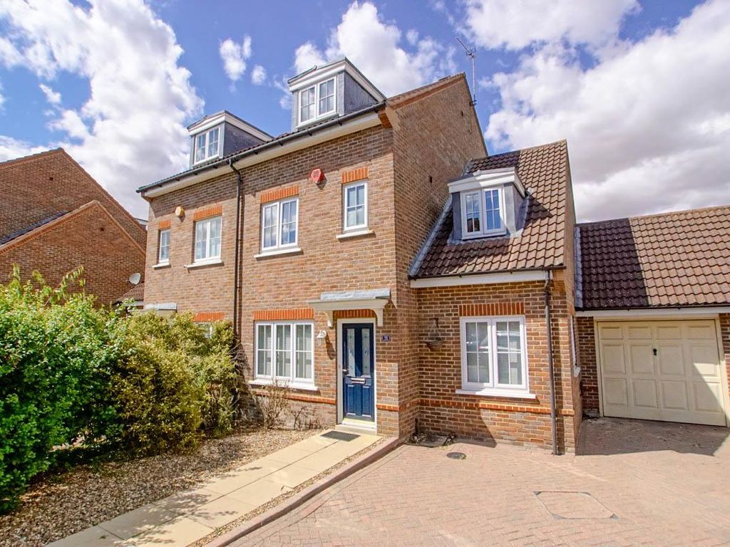 5 bed semidetached house to rent in Stanborough Mews, Stanborough Road