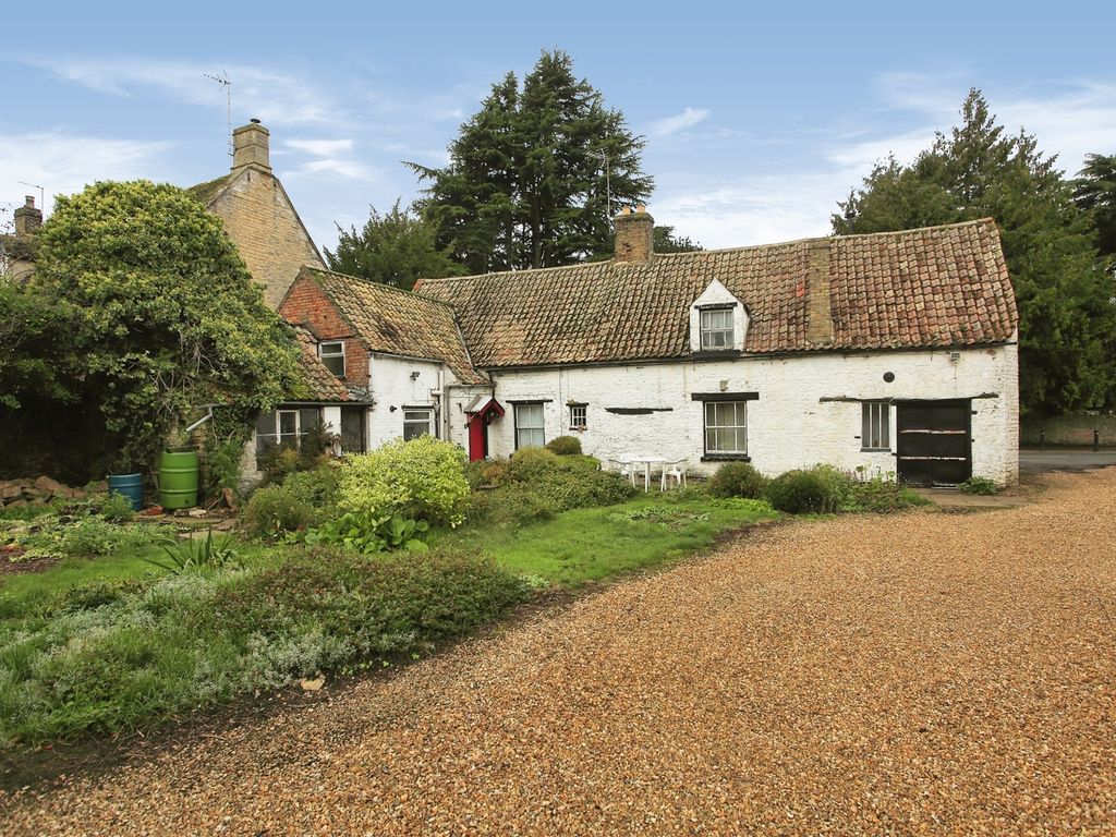 3 bed property for sale in Church Street, Werrington, Peterborough PE4