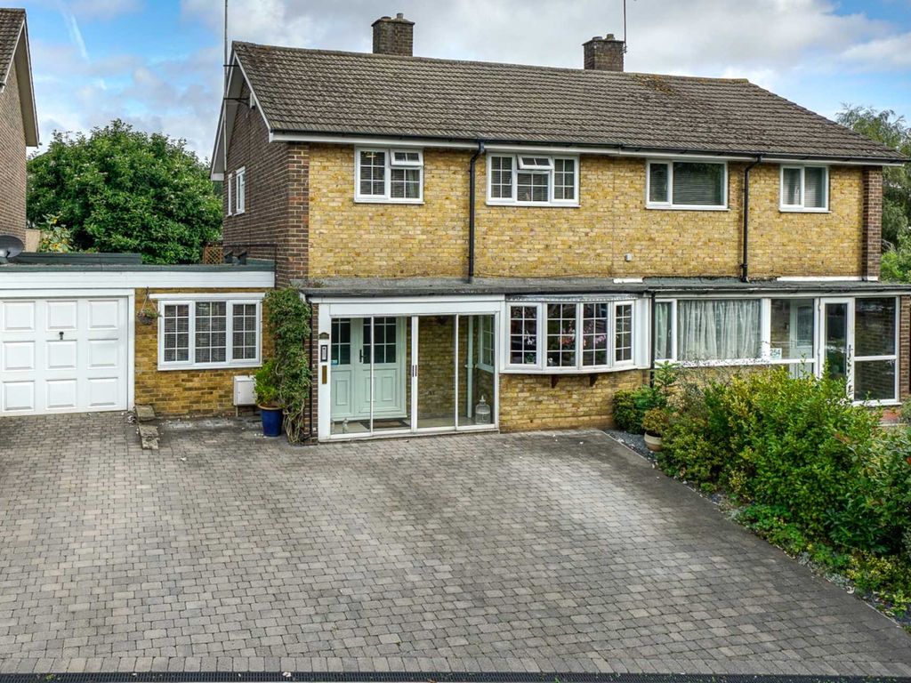 3 bed semidetached house for sale in Galley Hill, Hemel Hempstead HP1