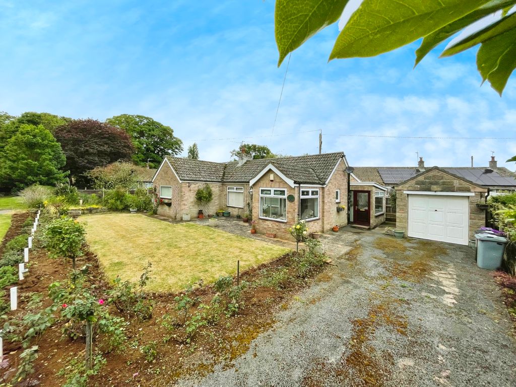 3 bed detached bungalow for sale in South Heath Lane, Fulbeck, Grantham