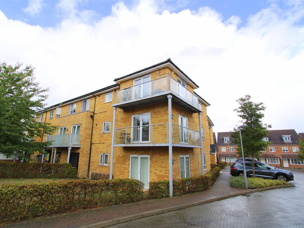 2 bed flat for sale in Damson Way, Carshalton SM5 Zoopla