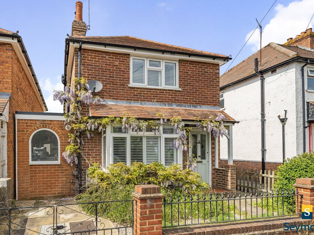 3 bed detached house for sale in Guildford, Surrey GU2, £650,000 Zoopla