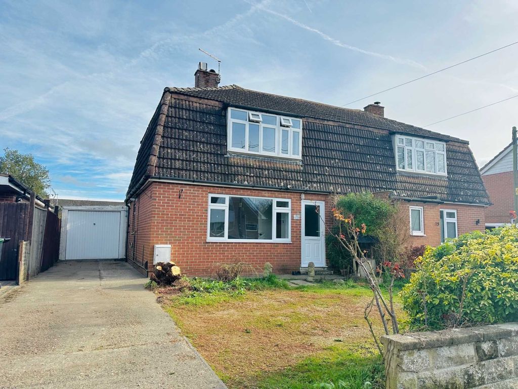 3 bed semidetached house for sale in Station Road, Cholsey OX10, £