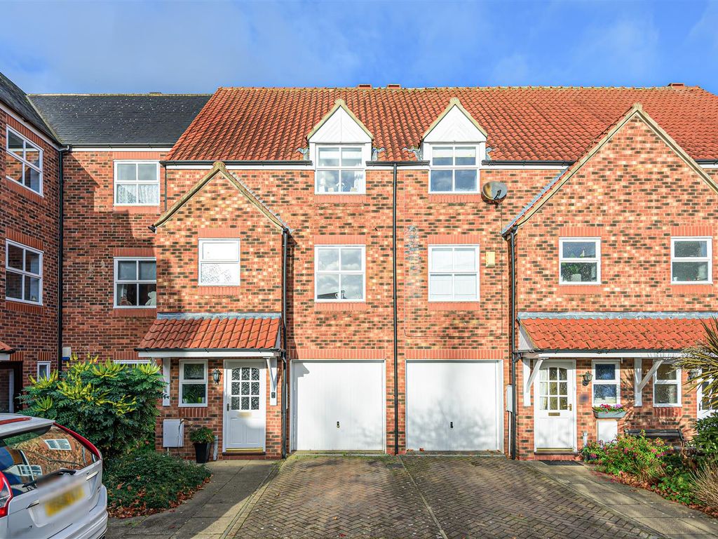 3 bed town house for sale in Nursery Gardens YO7 Zoopla