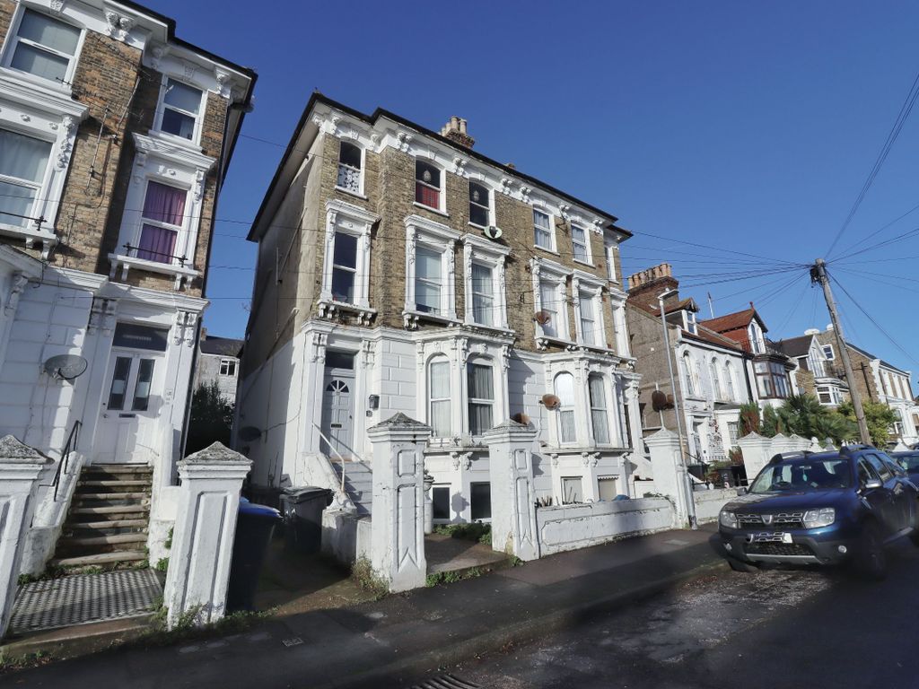 1 bed flat to rent in Carlton Avenue, Ramsgate CT11, £750 pcm Zoopla