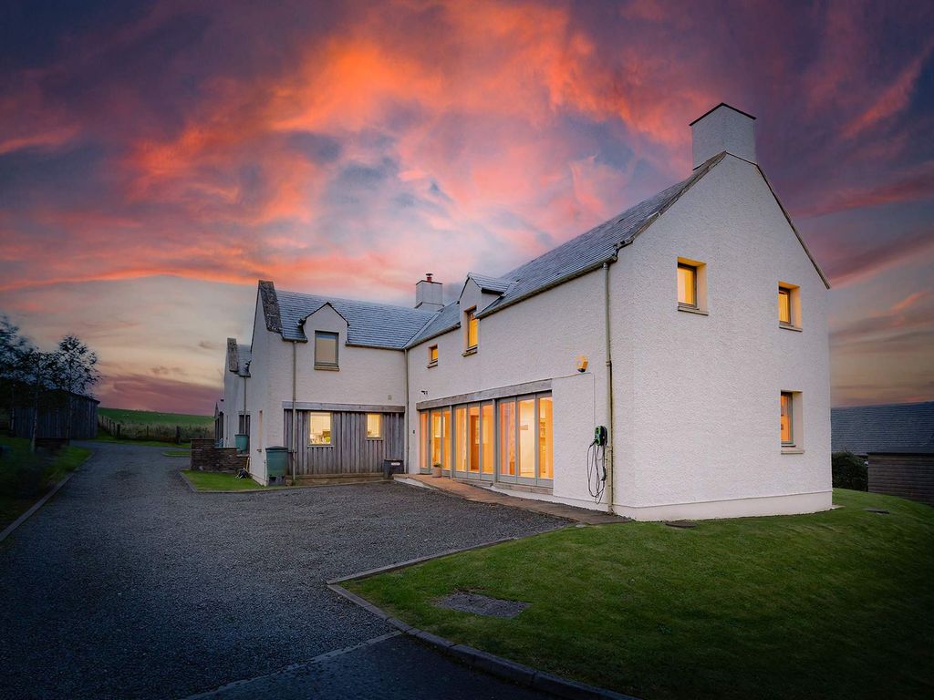 5 bed semidetached house for sale in North Mains Hill, Tartraven